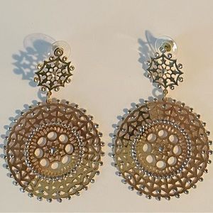Gold plated and champagne rhinestone dangle earring